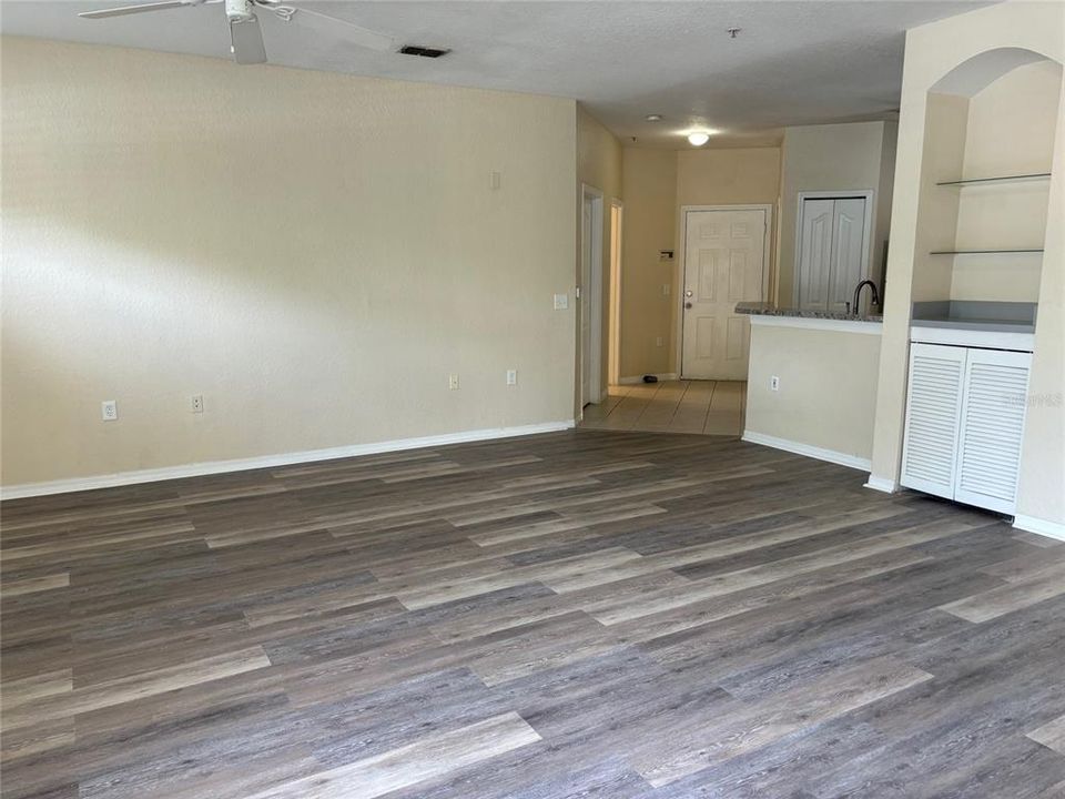 Active With Contract: $1,600 (2 beds, 2 baths, 1111 Square Feet)