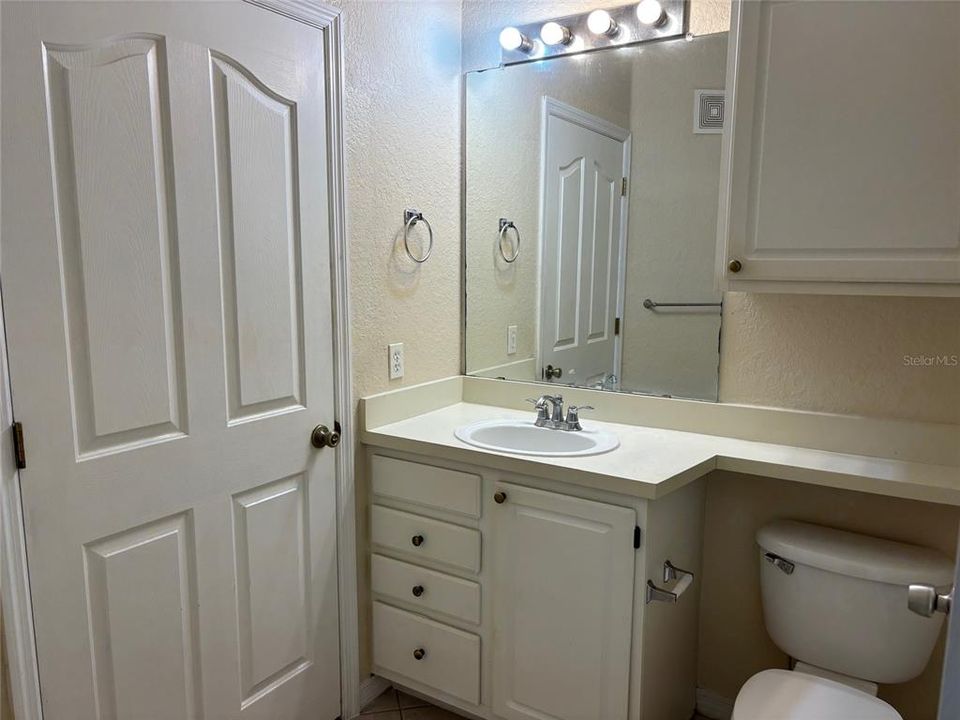 Active With Contract: $1,600 (2 beds, 2 baths, 1111 Square Feet)