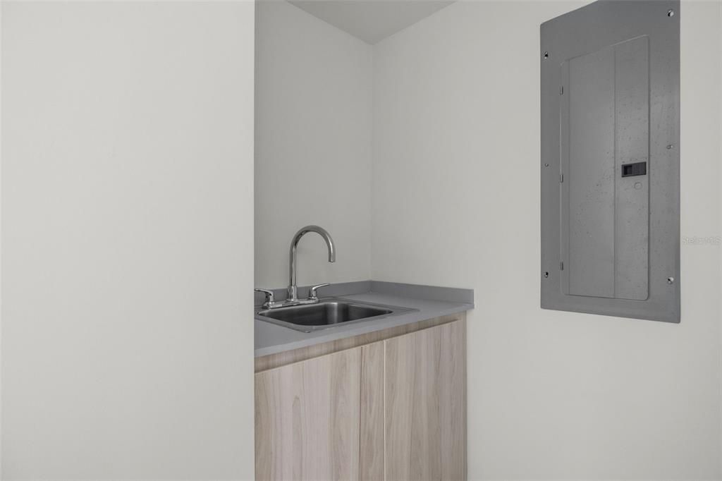 待售: $1,325,000 (2 贝兹, 2 浴室, 1616 平方英尺)