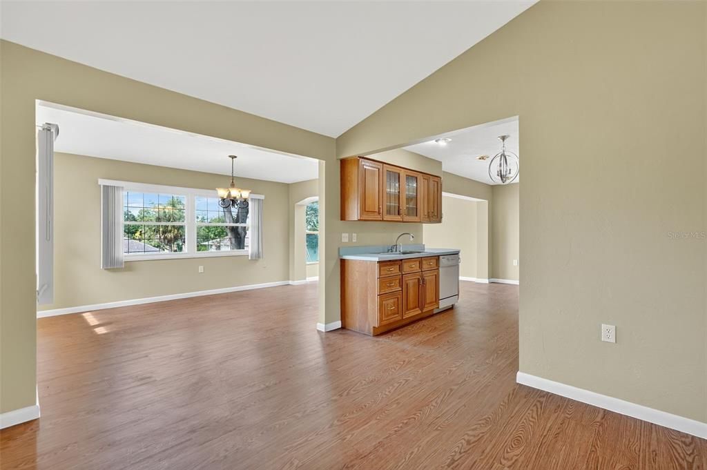 For Sale: $229,900 (2 beds, 2 baths, 1430 Square Feet)