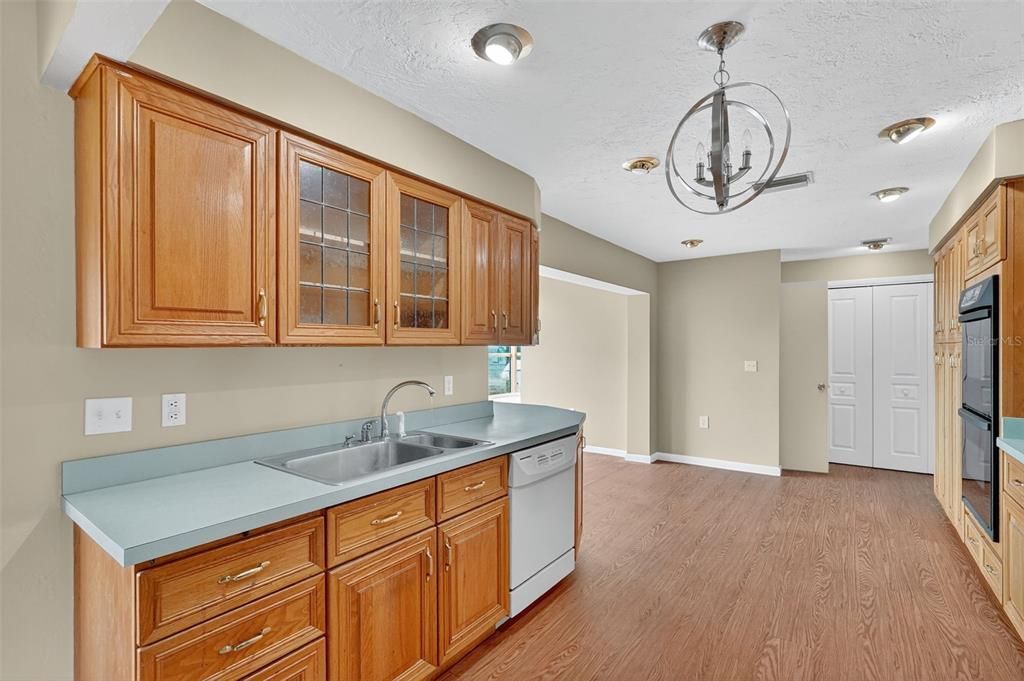 For Sale: $229,900 (2 beds, 2 baths, 1430 Square Feet)