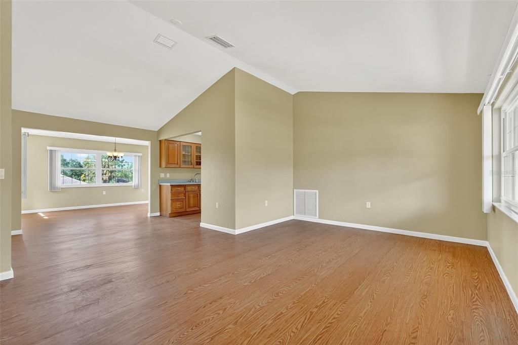 For Sale: $229,900 (2 beds, 2 baths, 1430 Square Feet)