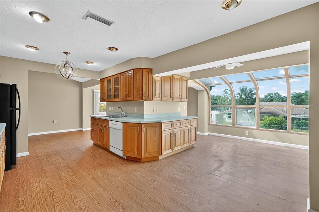 For Sale: $229,900 (2 beds, 2 baths, 1430 Square Feet)