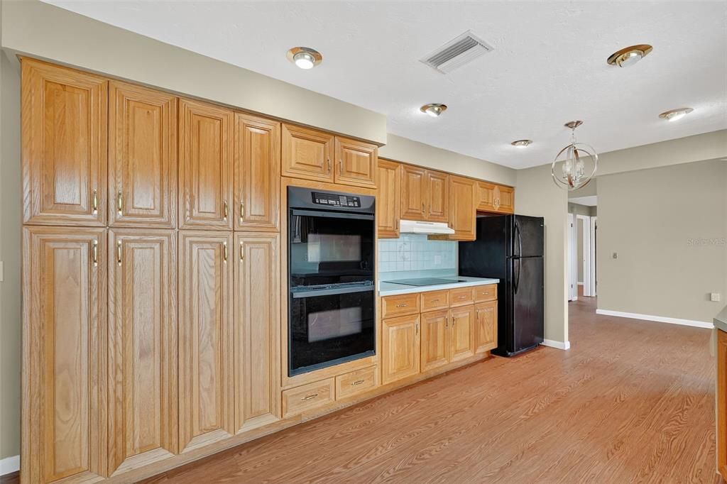 For Sale: $229,900 (2 beds, 2 baths, 1430 Square Feet)