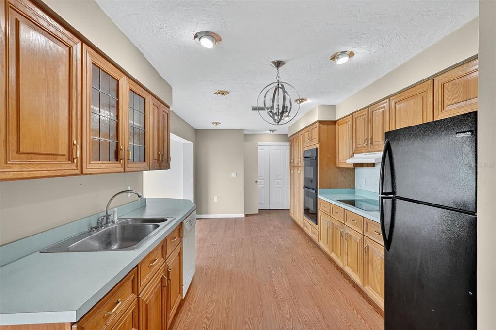 For Sale: $229,900 (2 beds, 2 baths, 1430 Square Feet)