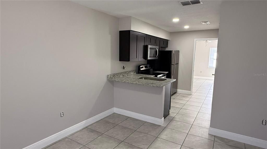 For Rent: $999 (1 beds, 1 baths, 625 Square Feet)