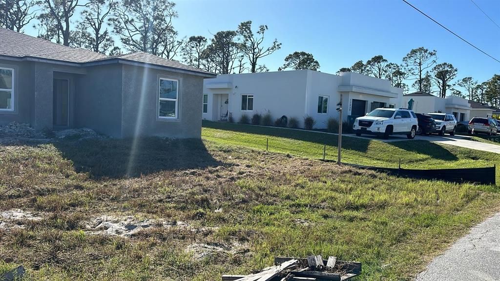 For Sale: $342,900 (6 beds, 0 baths, 2324 Square Feet)