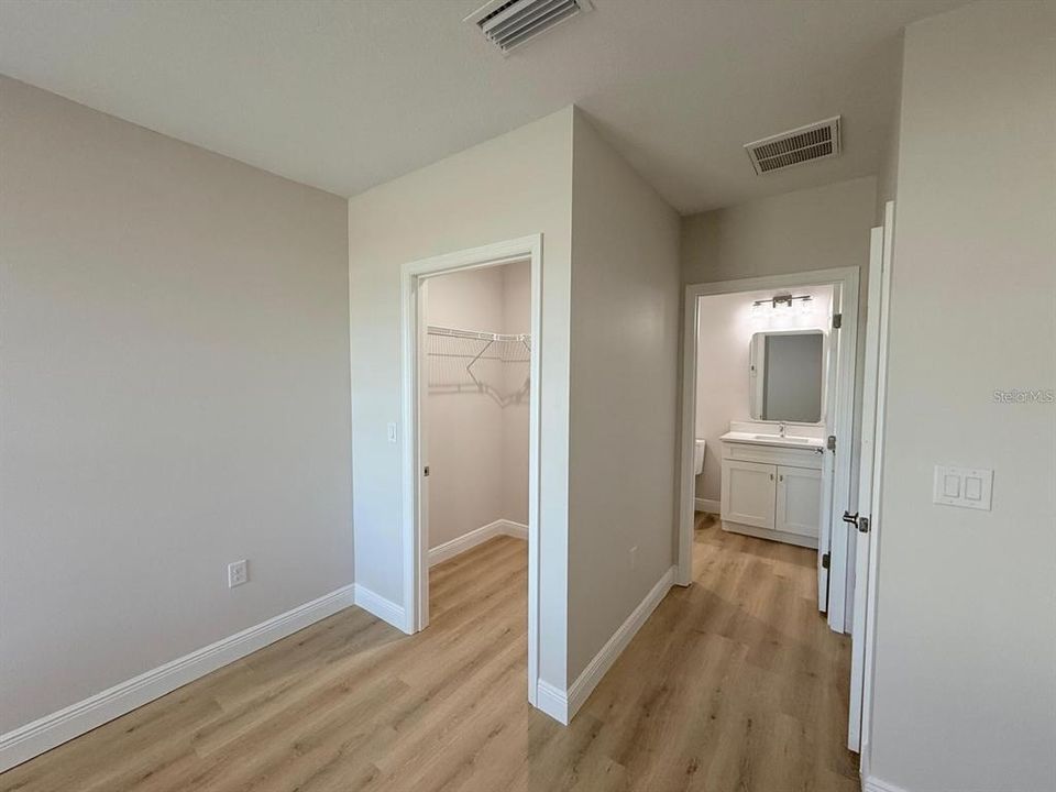 For Sale: $342,900 (6 beds, 0 baths, 2324 Square Feet)