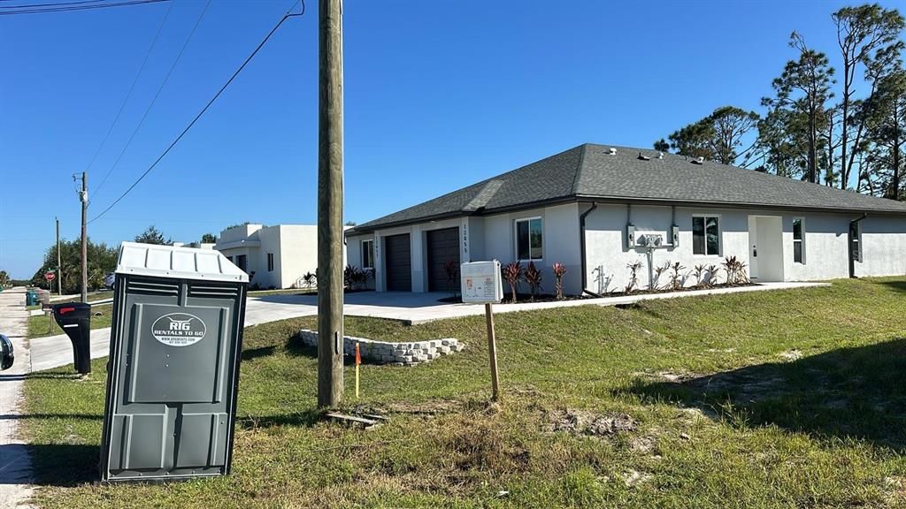 For Sale: $342,900 (6 beds, 0 baths, 2324 Square Feet)