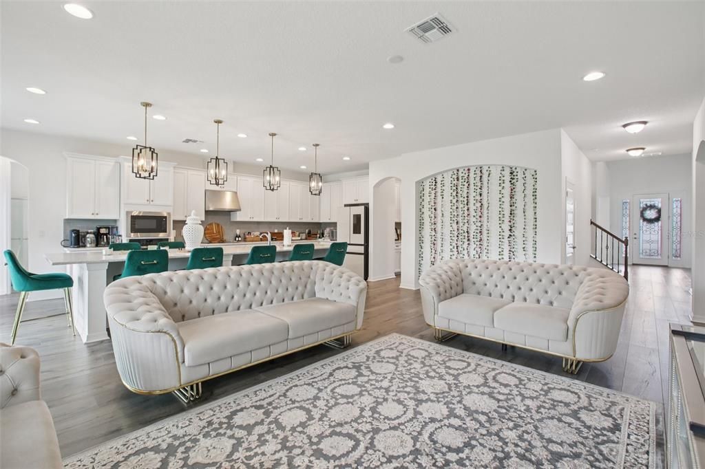 For Sale: $1,125,000 (6 beds, 5 baths, 5506 Square Feet)