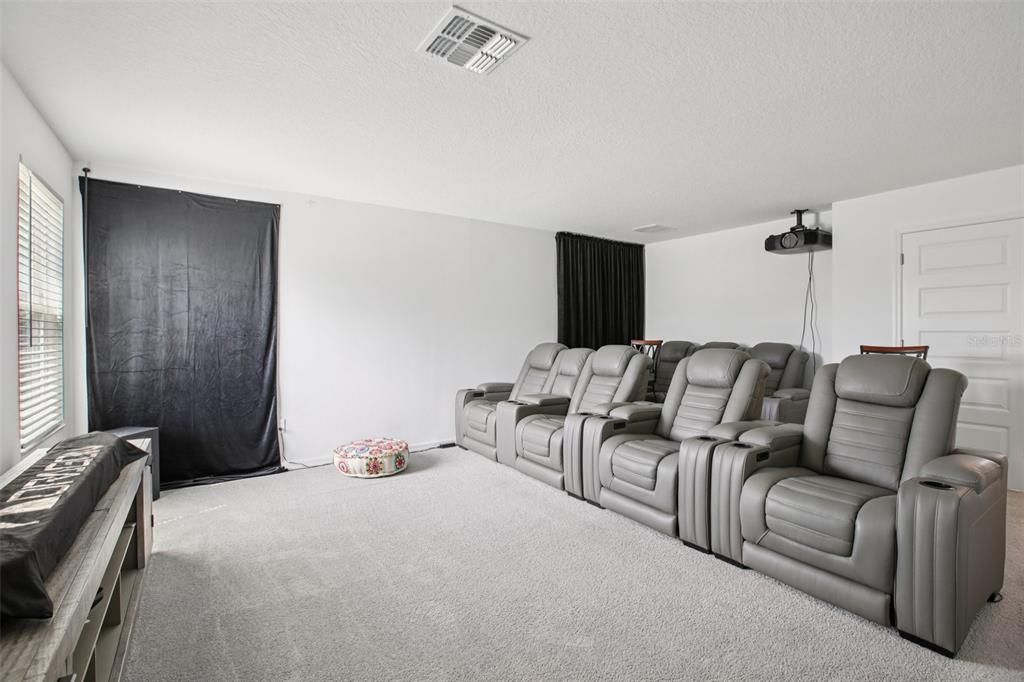 For Sale: $1,125,000 (6 beds, 5 baths, 5506 Square Feet)