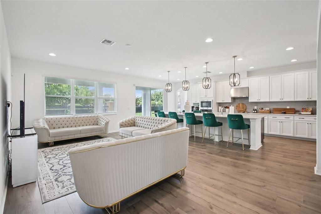 For Sale: $1,125,000 (6 beds, 5 baths, 5506 Square Feet)