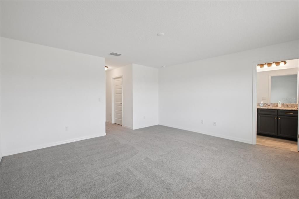 For Sale: $1,125,000 (6 beds, 5 baths, 5506 Square Feet)