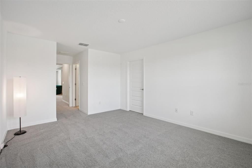 For Sale: $1,125,000 (6 beds, 5 baths, 5506 Square Feet)