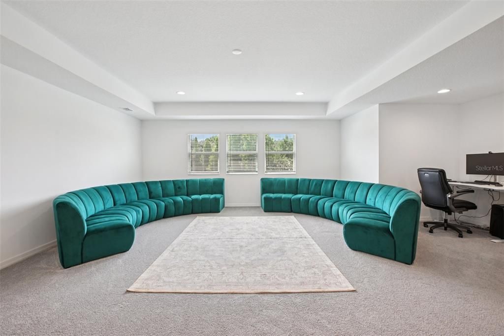 For Sale: $1,125,000 (6 beds, 5 baths, 5506 Square Feet)