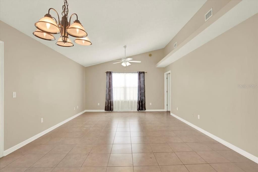 待售: $319,000 (3 贝兹, 2 浴室, 1348 平方英尺)