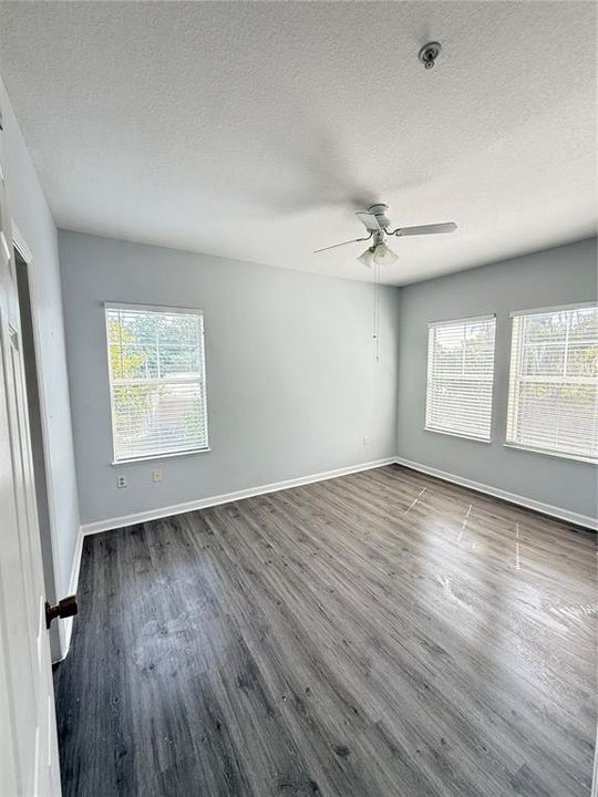 待售: $215,000 (2 贝兹, 2 浴室, 1397 平方英尺)