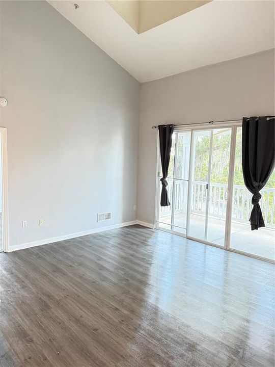 待售: $215,000 (2 贝兹, 2 浴室, 1397 平方英尺)