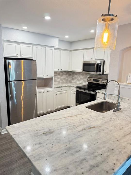 待售: $215,000 (2 贝兹, 2 浴室, 1397 平方英尺)