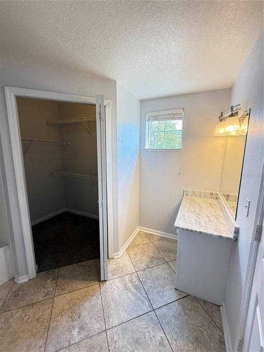 待售: $215,000 (2 贝兹, 2 浴室, 1397 平方英尺)