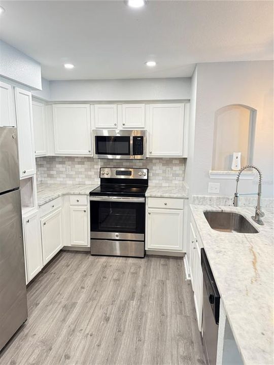 待售: $215,000 (2 贝兹, 2 浴室, 1397 平方英尺)