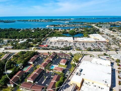 For Rent: $3,900 (2 beds, 2 baths, 1056 Square Feet)