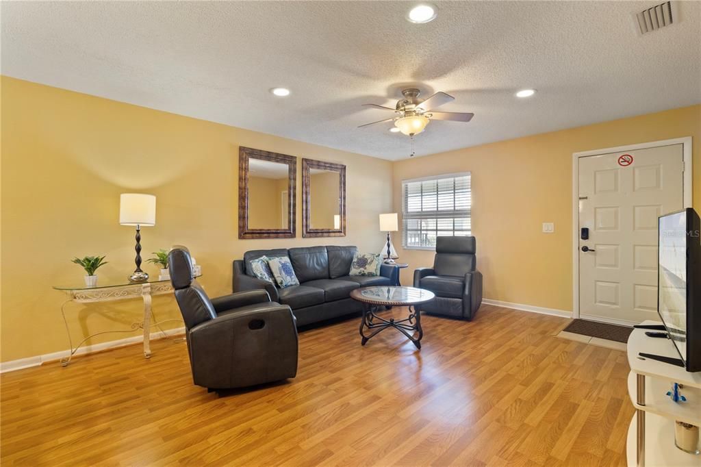 For Rent: $3,900 (2 beds, 2 baths, 1056 Square Feet)