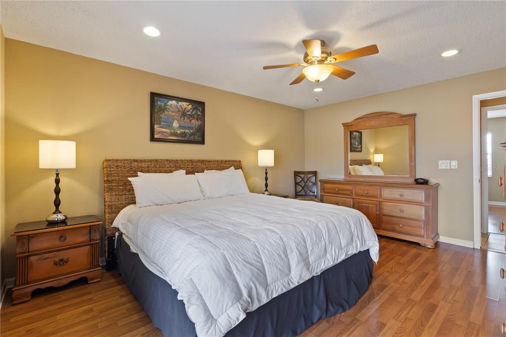 For Rent: $3,900 (2 beds, 2 baths, 1056 Square Feet)