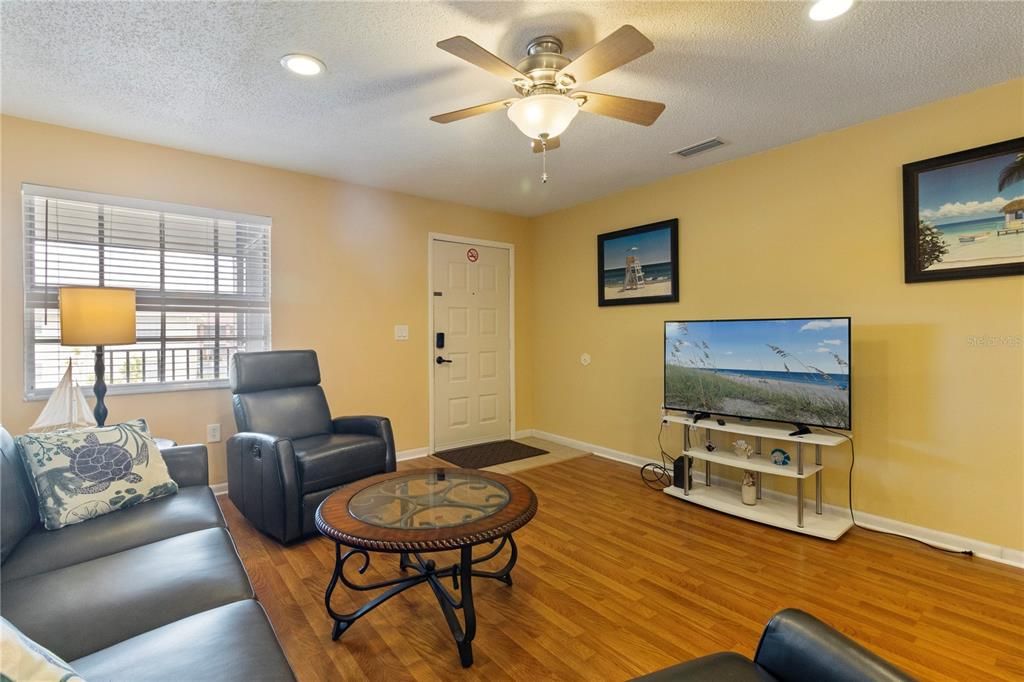 For Rent: $3,900 (2 beds, 2 baths, 1056 Square Feet)