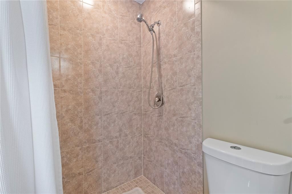 For Rent: $3,900 (2 beds, 2 baths, 1056 Square Feet)