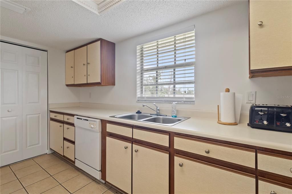 For Rent: $3,900 (2 beds, 2 baths, 1056 Square Feet)