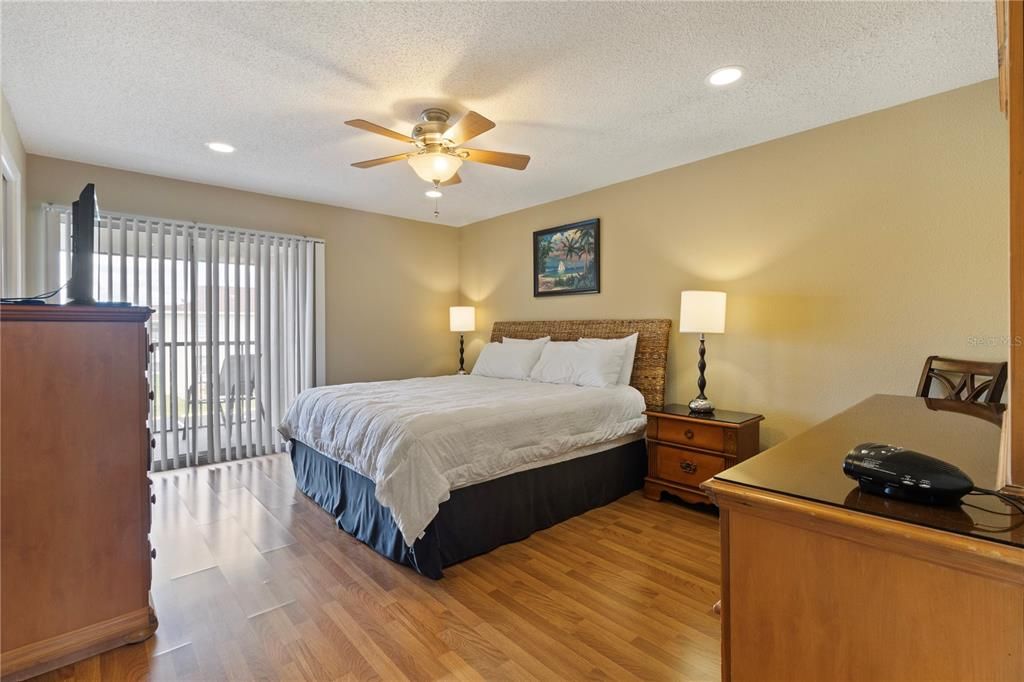 For Rent: $3,900 (2 beds, 2 baths, 1056 Square Feet)