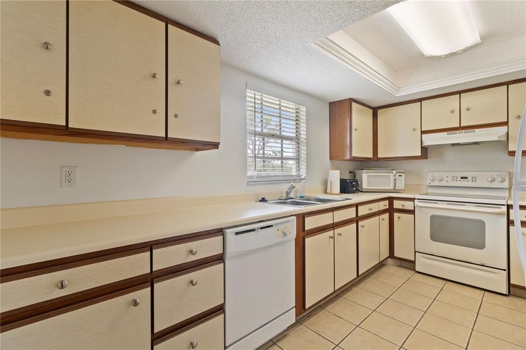 For Rent: $3,900 (2 beds, 2 baths, 1056 Square Feet)