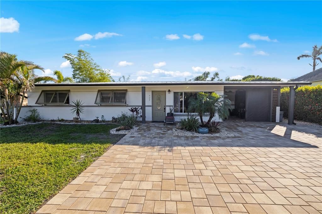 Active With Contract: $439,000 (3 beds, 3 baths, 1768 Square Feet)