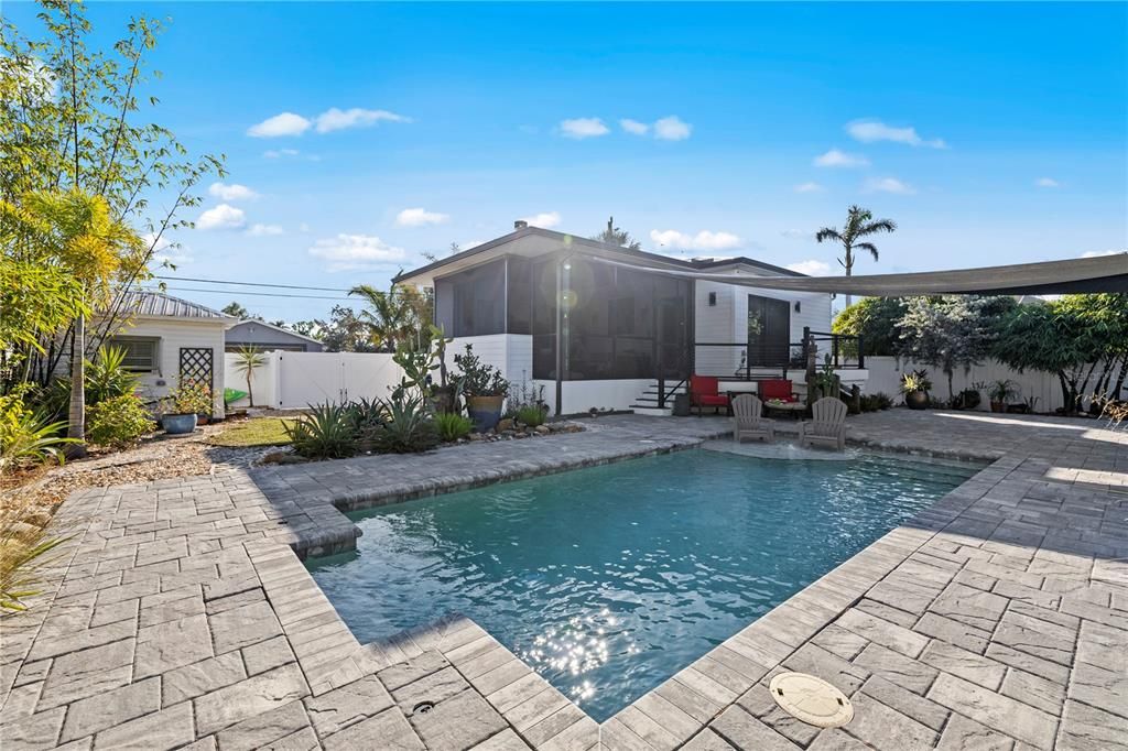 Active With Contract: $439,000 (3 beds, 3 baths, 1768 Square Feet)