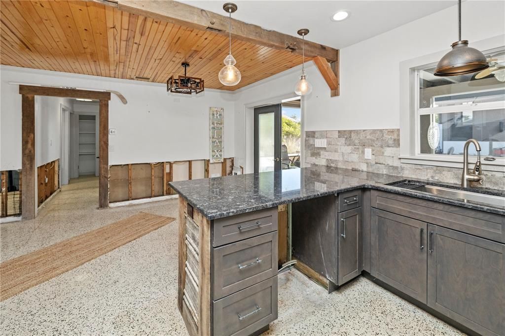 Active With Contract: $439,000 (3 beds, 3 baths, 1768 Square Feet)