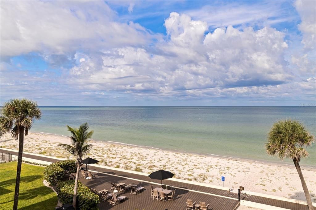 合同活跃: $996,000 (2 贝兹, 2 浴室, 1110 平方英尺)