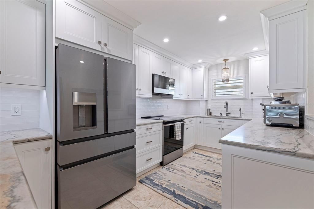 合同活跃: $996,000 (2 贝兹, 2 浴室, 1110 平方英尺)