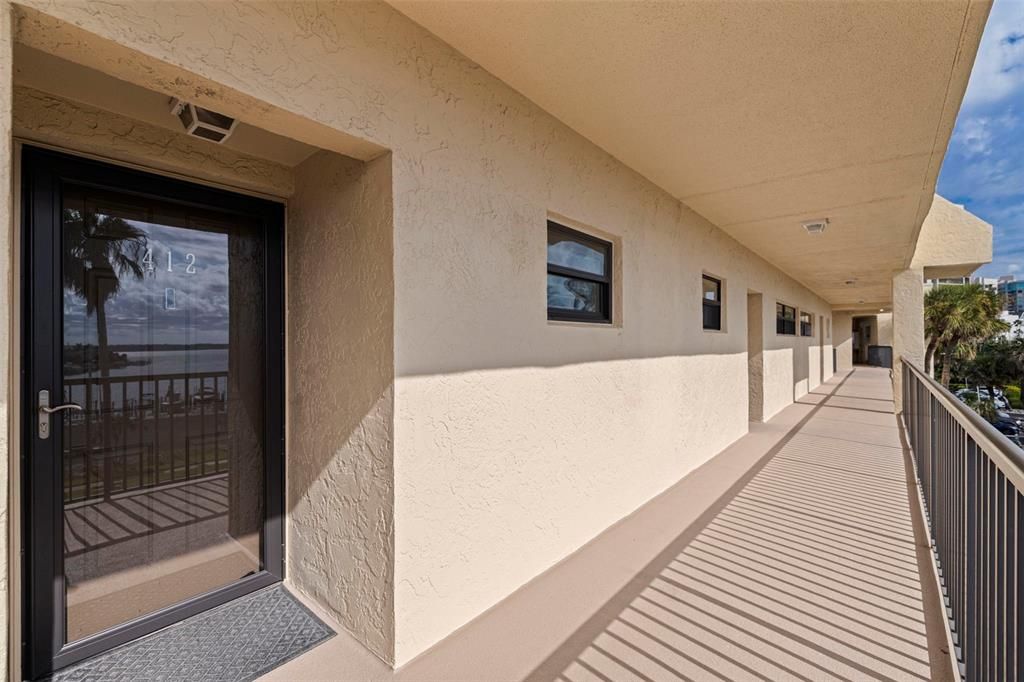 合同活跃: $996,000 (2 贝兹, 2 浴室, 1110 平方英尺)