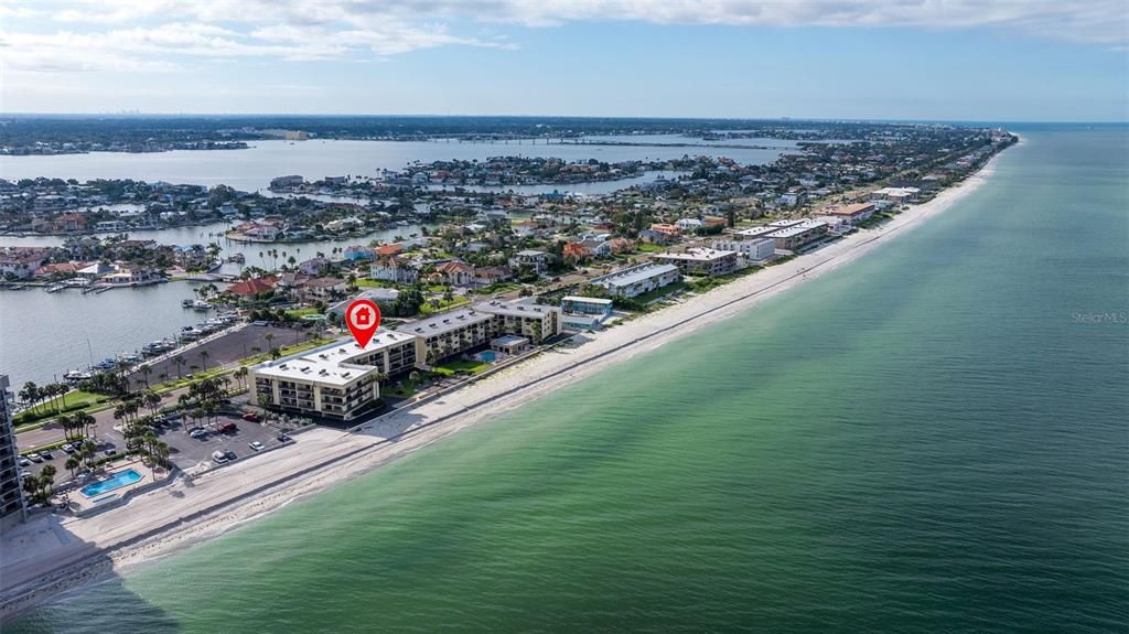 合同活跃: $996,000 (2 贝兹, 2 浴室, 1110 平方英尺)