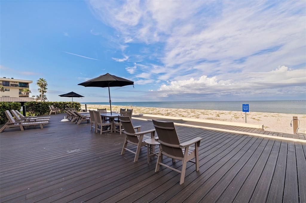 合同活跃: $996,000 (2 贝兹, 2 浴室, 1110 平方英尺)