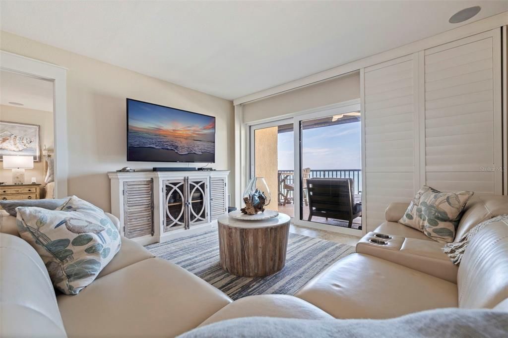 合同活跃: $996,000 (2 贝兹, 2 浴室, 1110 平方英尺)