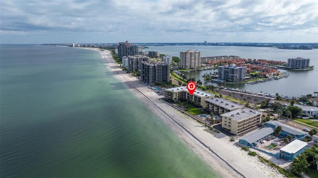 合同活跃: $996,000 (2 贝兹, 2 浴室, 1110 平方英尺)