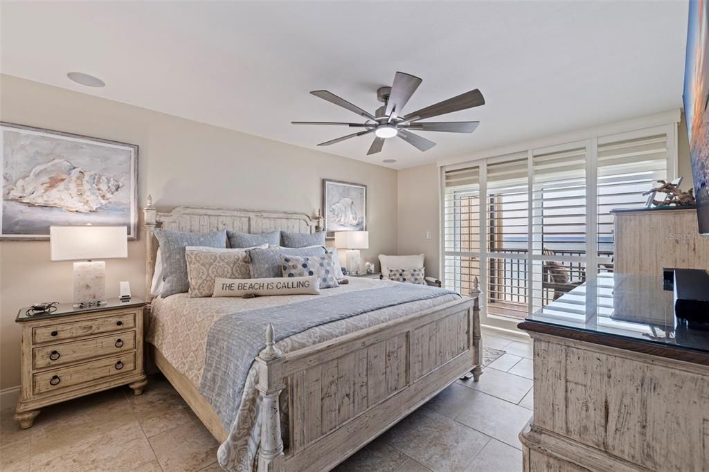 合同活跃: $996,000 (2 贝兹, 2 浴室, 1110 平方英尺)