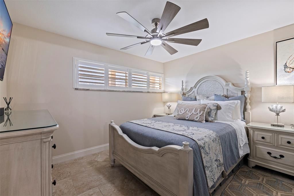 合同活跃: $996,000 (2 贝兹, 2 浴室, 1110 平方英尺)