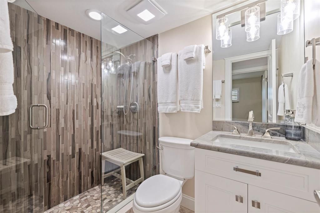 合同活跃: $996,000 (2 贝兹, 2 浴室, 1110 平方英尺)