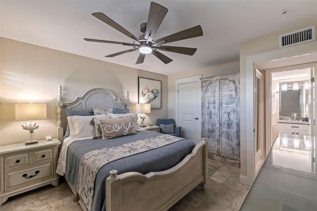 合同活跃: $996,000 (2 贝兹, 2 浴室, 1110 平方英尺)