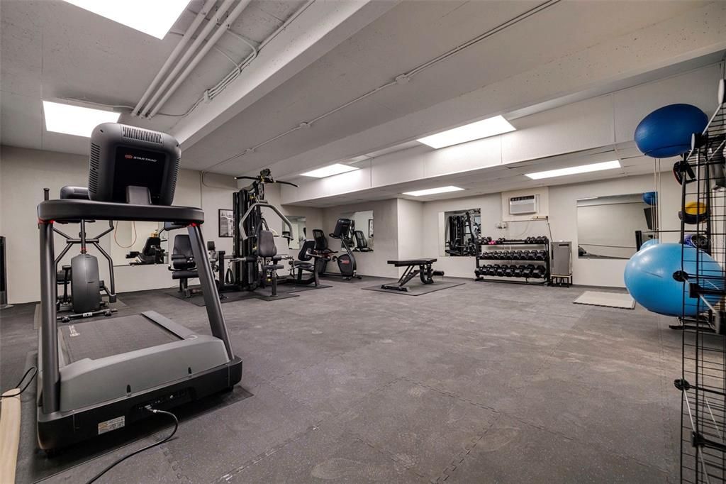 合同活跃: $996,000 (2 贝兹, 2 浴室, 1110 平方英尺)