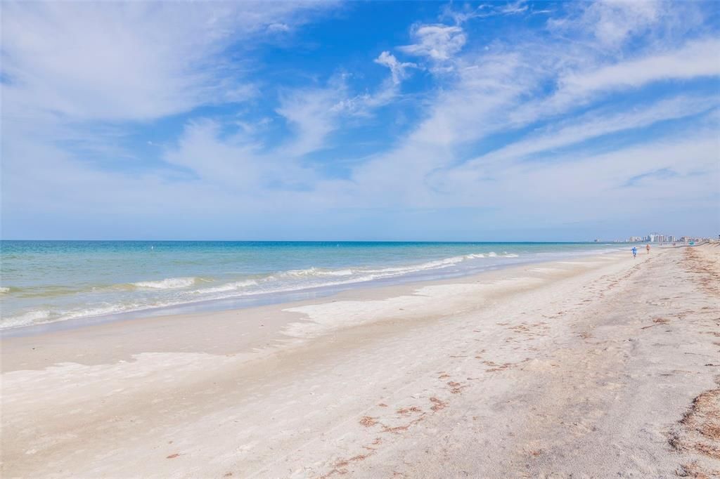 合同活跃: $996,000 (2 贝兹, 2 浴室, 1110 平方英尺)