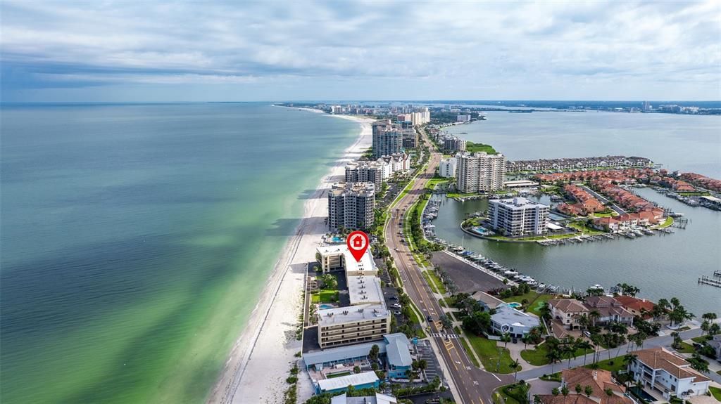 合同活跃: $996,000 (2 贝兹, 2 浴室, 1110 平方英尺)